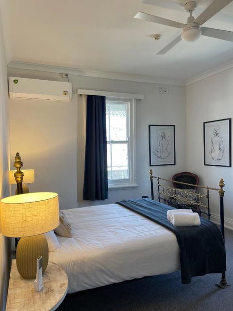 The Bolt Inn - Rental Cars 3