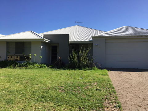 Beachwood House - Broadwater - Rental Cars 1