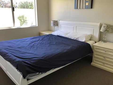 Beachwood House - Broadwater - Rental Cars 2