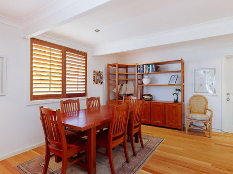 Beauty And The Beach', 88 Foreshore Drive - Large Home With WIFI & Water Views - Rental Cars 1