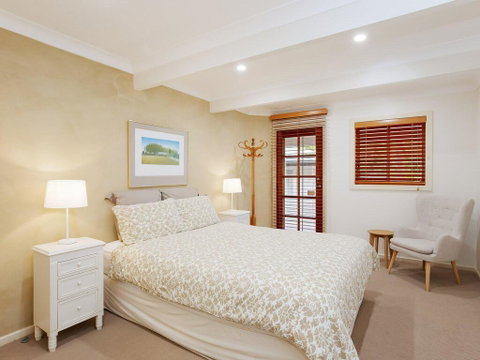 Beauty And The Beach', 88 Foreshore Drive - Large Home With WIFI & Water Views - Rental Cars 3