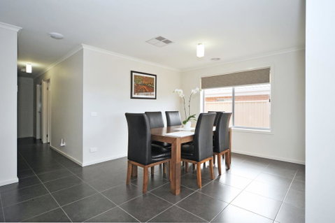 Beischer Apt B - Rental Cars 1