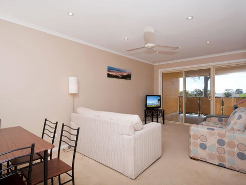Bellima Beach House', 9 Jackson Close - Huge Duplex With Air Con And Fabulous Views - Rental Cars 3