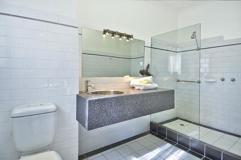 BEST WESTERN Geelong Motor Inn & Serviced Apartments - Rental Cars 1