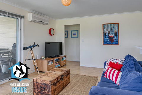 Big Stylish House With River Views, Games Room & WiFI - Rental Cars 2