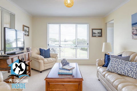 Big Stylish House With River Views, Games Room & WiFI - Rental Cars 3