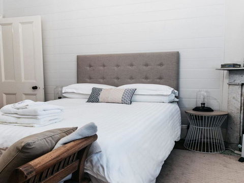 Blake House - Iconic Coastal Homestead - Rental Cars 2