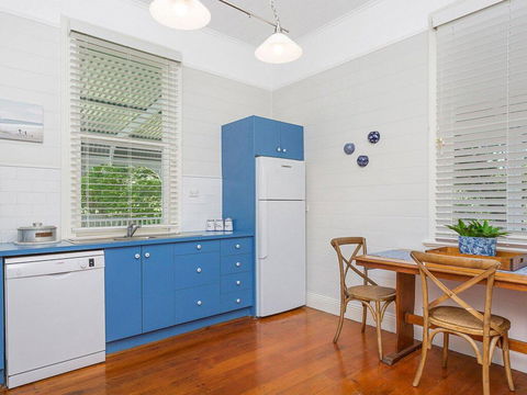 Blake House - Iconic Coastal Homestead - Rental Cars 3