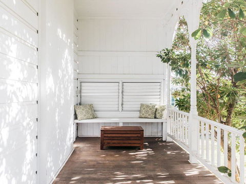 Blake House - Iconic Coastal Homestead - Rental Cars 1