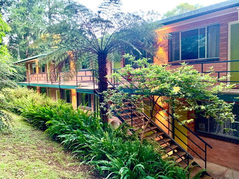 WARBURTON MOTEL - Where Mid-century Style Meets The Mountains - Rental Cars 3
