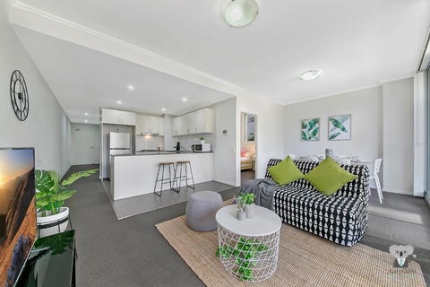 WARRICK FRAM 3 BEDS APT FREE PARKING WALK TO WESTFIELD CLOSE TO HOSPITAL NWF003 - Rental Cars 0