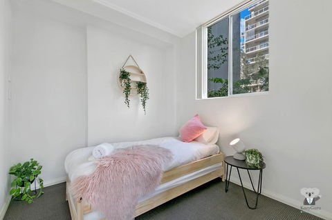 WARRICK FRAM 3 BEDS APT FREE PARKING WALK TO WESTFIELD CLOSE TO HOSPITAL NWF003 - Rental Cars 1