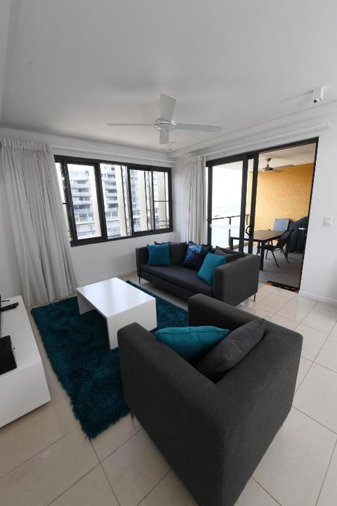 WATERFRONT DARWIN TROPICAL GEM - Rental Cars 3