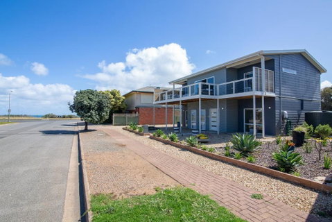 Xanadu - Aldinga Beach - C21 SouthCoast Holidays - Rental Cars 1