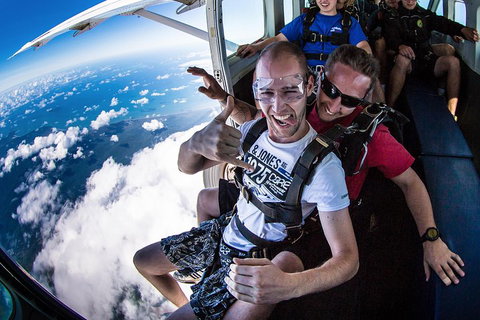Reef And Rainforest Tandem Sky Dive In Cairns - Rental Cars 2