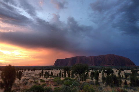 Uluru Small Group Tour Including Sunset - Rental Cars 4